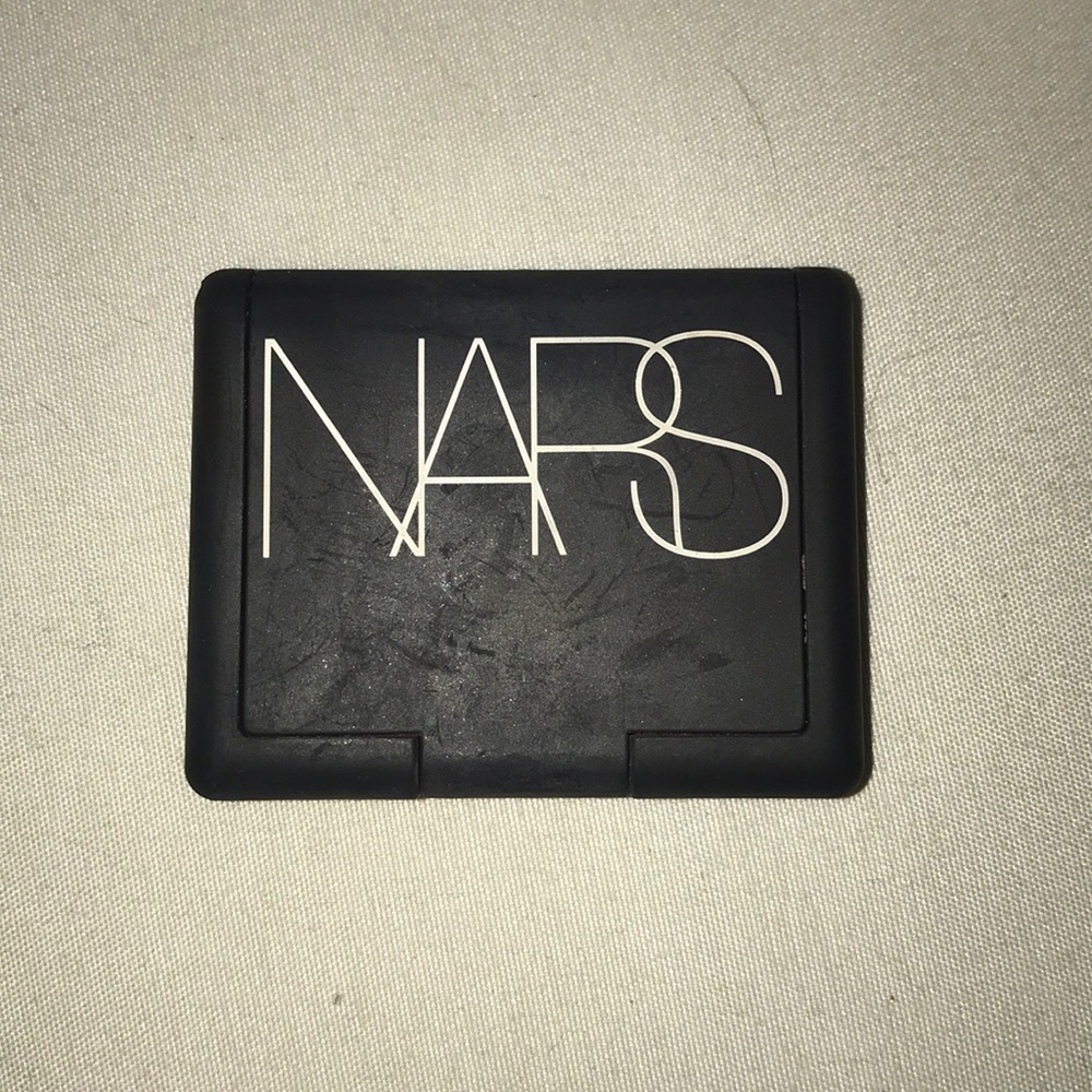 NARS Shimmery pink blush. Shade “Goulue”